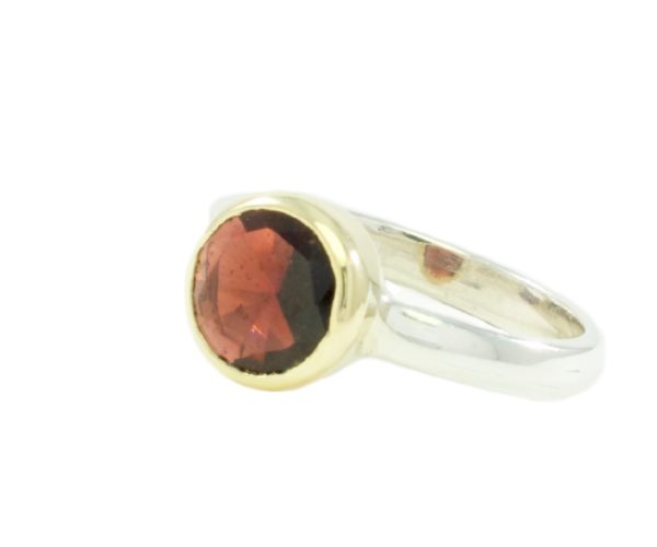 Ring With Round Facet Cut Garnet – R1271
