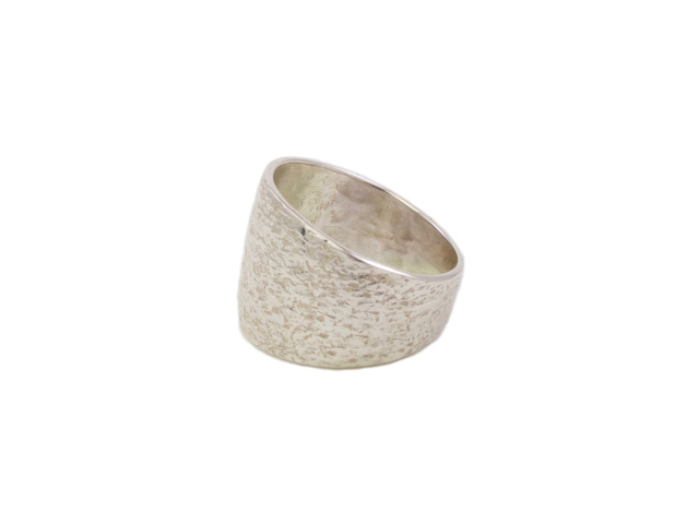 Silver flat oval hammered ring R1455